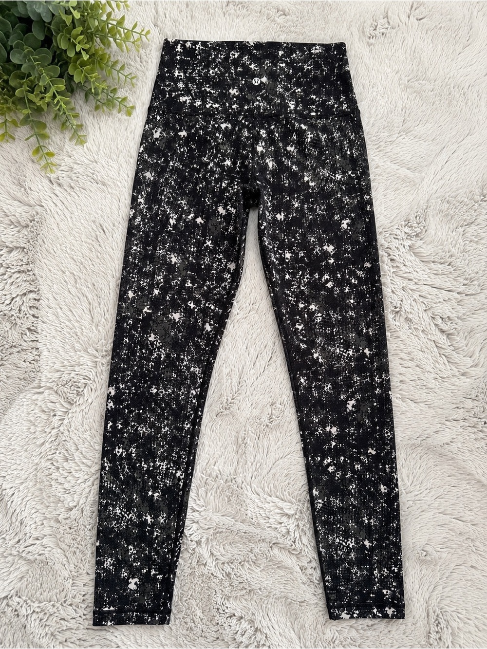 Lululemon High Rise Full Length Leggings Size 4 Black Grey Abstract Print